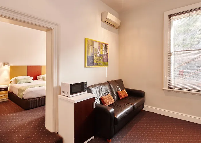 Auldington Hotel