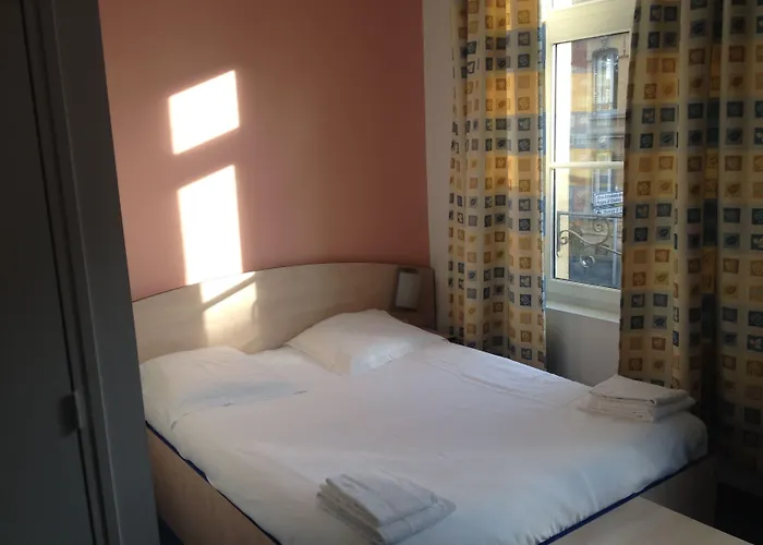 Hotel Cesar Climatisation Dans La Majorite Des Chambres Centre-Ville Gare Charleville-Mezieres