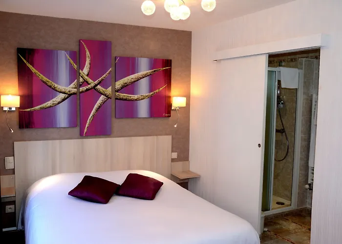 Logis Hotel Du Centre - Halte Ideale En Cyclotourisme Avec Garage A Velos Clos