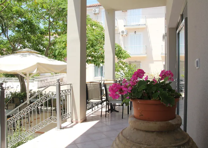 Achilles Hotel