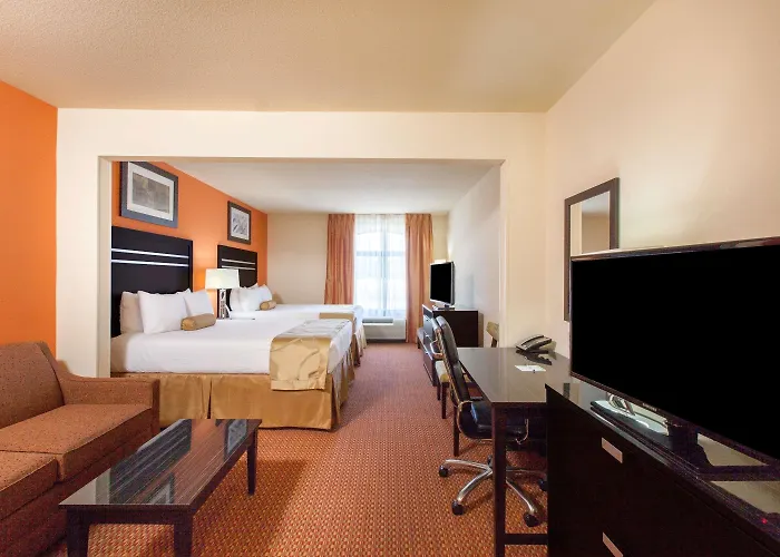 La Quinta Inn & Suites By Wyndham Tulsa Midtown