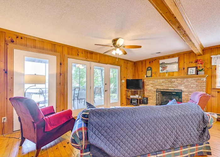 Private Dock & Beach! Lake Norman Cottage Hideaway