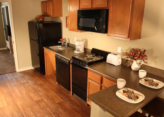 Eagle'S Den Suites Cotulla A Travelodge By Wyndham