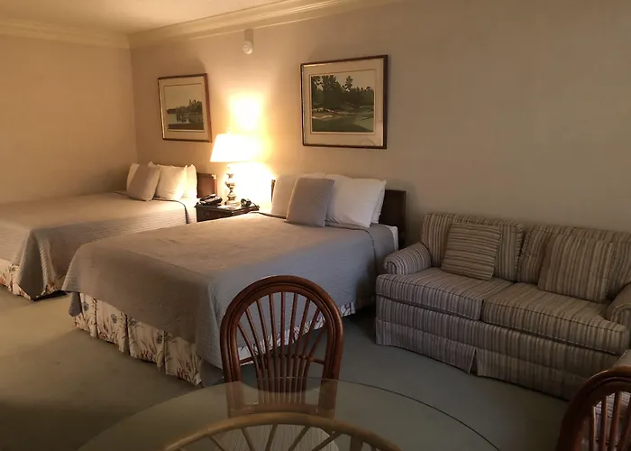 The Inn At Houndslake