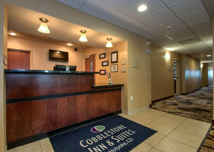 Cobblestone Inn & Suites - Holyoke