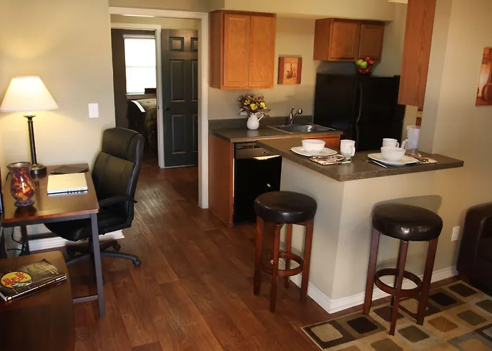 Eagle'S Den Suites Kenedy A Travelodge By Wyndham