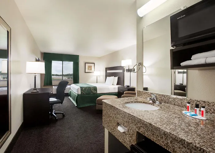 Travelodge By Wyndham Livonia