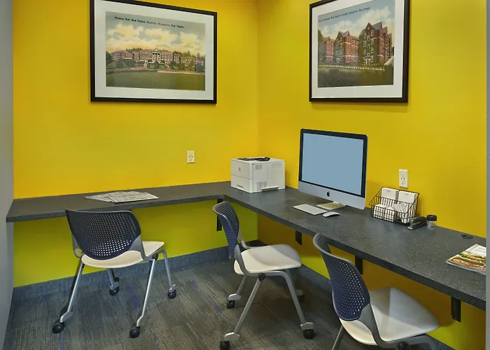 Scholar Morgantown, Tapestry Collection By Hilton