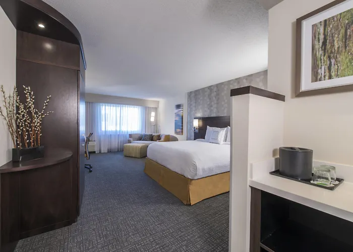 Courtyard By Marriott Columbus