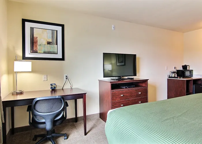 Amerivu Inn And Suites - Crookston