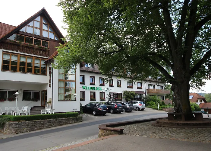 Hotel Waldblick BSR Garten mit Pavillons im Schwarzwald, ideal für Paare, Familien, Hunde