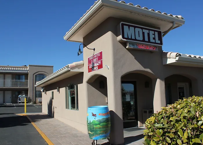 Pines Inn & Suites