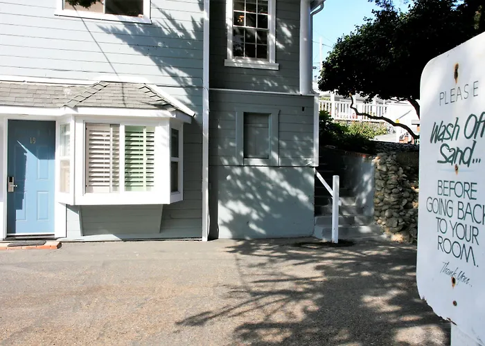 Ocean Echo Inn & Beach Cottages