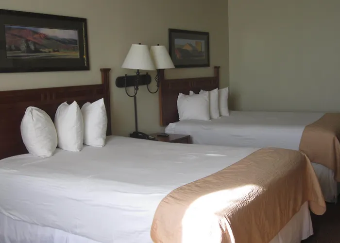 Econo Lodge Inn & Suites Bridgeport