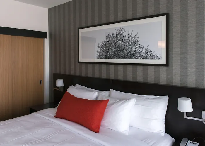 The Grand Winnipeg Airport Hotel By Lakeview
