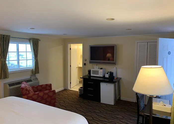 Four Winds Country Motel