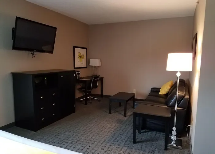 Okoboji Inn & Suites