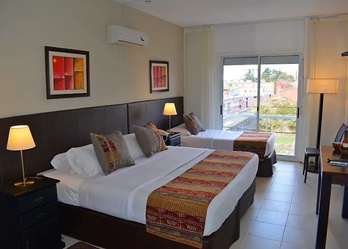 De La Plaza Hotel