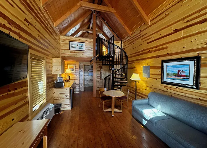 Cabins Of Mackinac & Lodge
