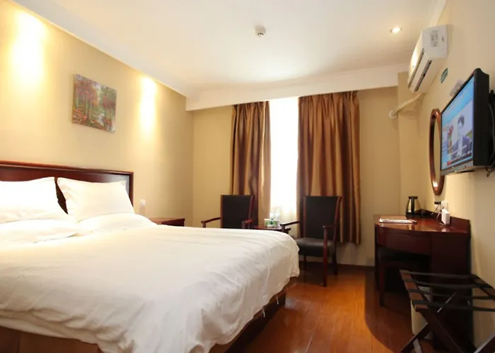 Greentree Inn Jiangsu Zhenjiang Gaotie Wanda Square Express Hotel