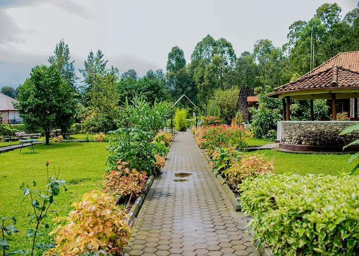 Karisimbi Cave Resort