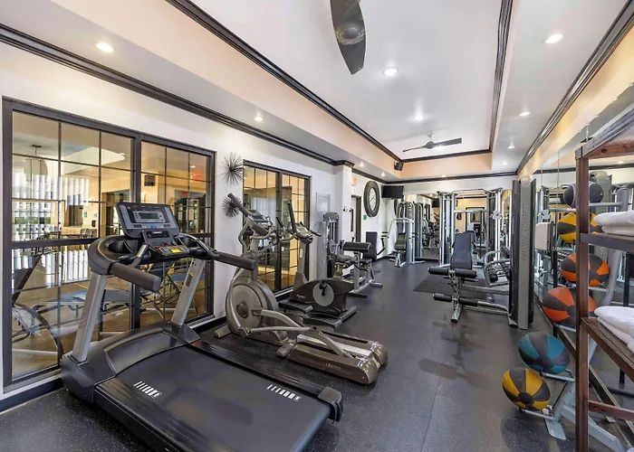 Best Western Plus Emerald Inn & Suites