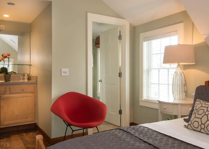 8 Dyer Hotel