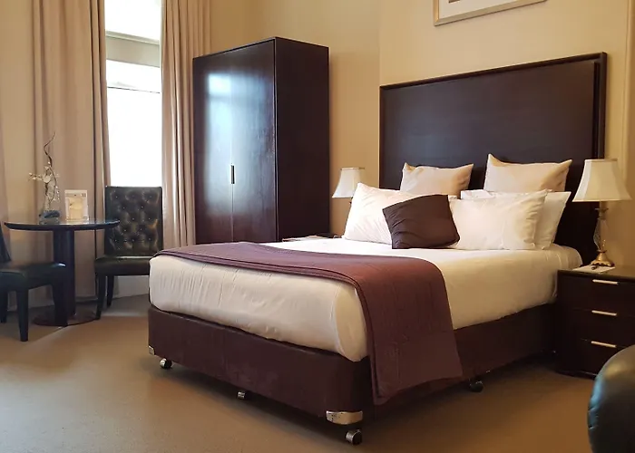 Largs Pier Hotel