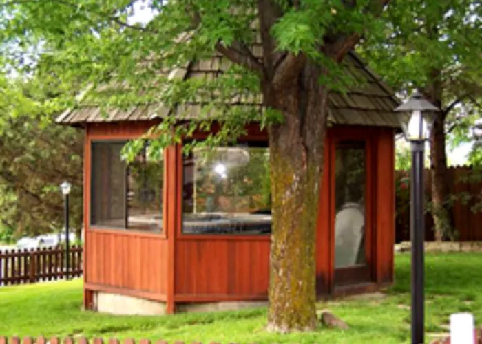 Caboose Motel & Gift Shop