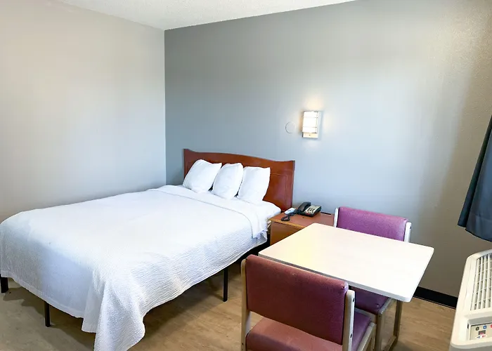 Super 7 Motel