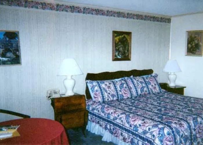 The Chalet Motel