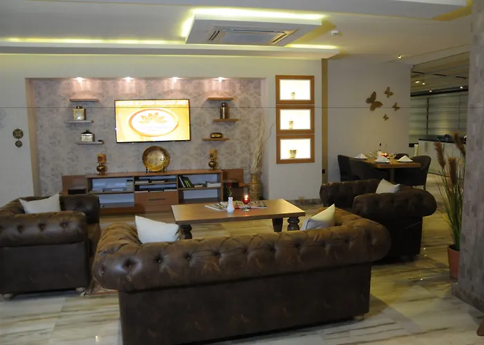 Golden Deluxe Hotel