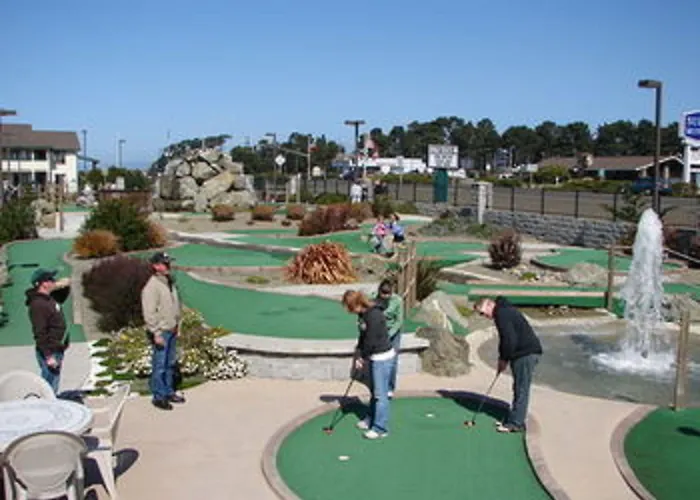 Emerald Dolphin Inn & Mini Golf