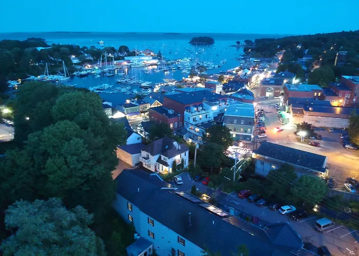 Camden Riverhouse Hotel And Inn