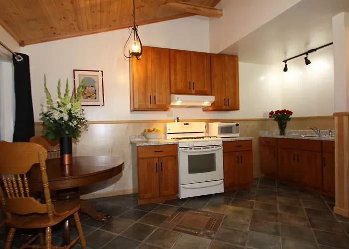 The Woods Hotel - Gay Lgbtq Cabins