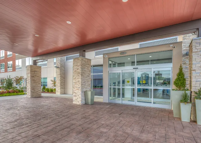 Holiday Inn Express & Suites Tulsa Midtown By Ihg