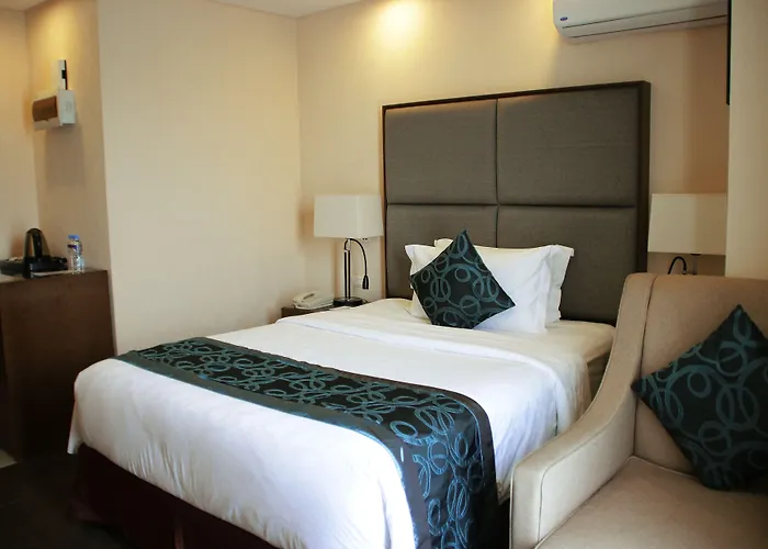 Golden Phoenix Hotel - Manila