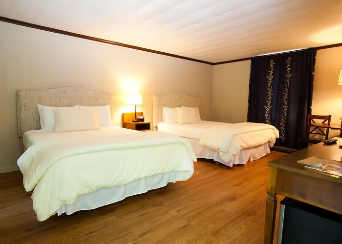 Whispering Winds Motel