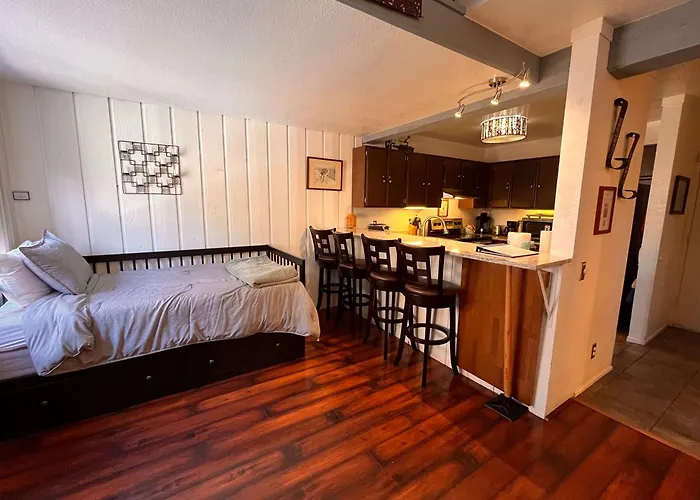 Msrc101 - Walk-To-Lifts Condo With Hot Tub, Dog Friendly
