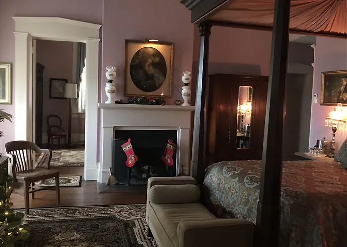 Corners Mansion Inn - A Bed And Breakfast