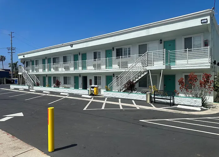 Super 8 By Wyndham Oceanside Downtown