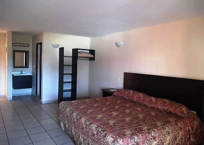 Los Jitos Hotel & Suites