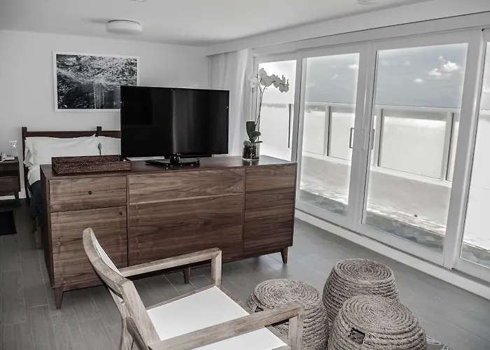 Tides Inn Hotel