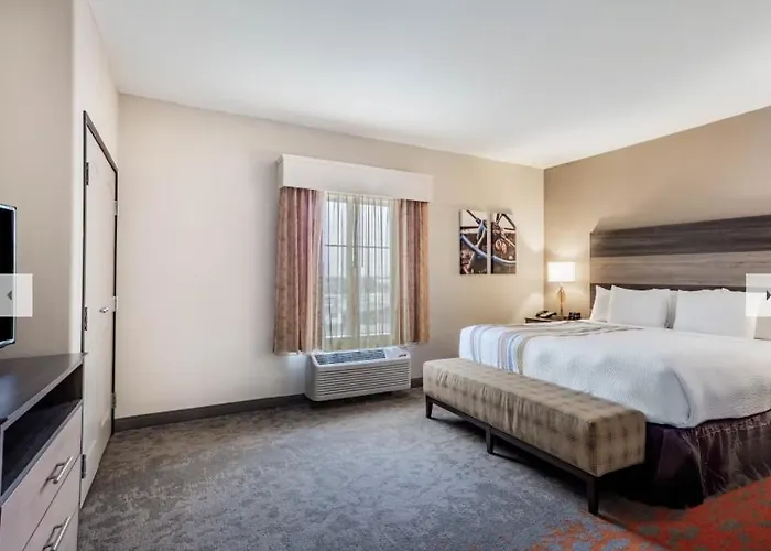 La Quinta Inn & Suites
