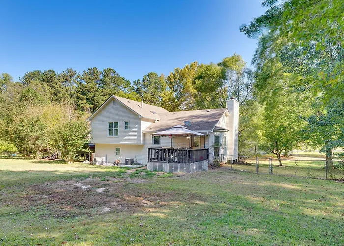 Easy I-20 Access To Atl: Suburban Retreat W/ Yard