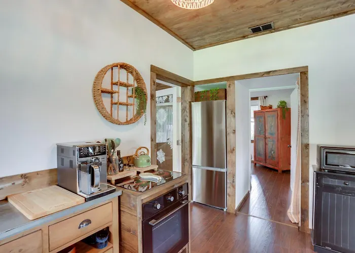 < 1 Mi To Downtown Arcadia: Tranquil Wooded Escape