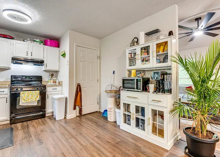 Easy I-20 Access To Atl: Suburban Retreat W/ Yard