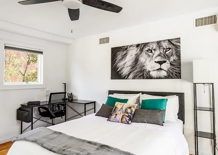 Modern 3Br Townhouse With Private Rooftop & Parking Minutes To Nyc