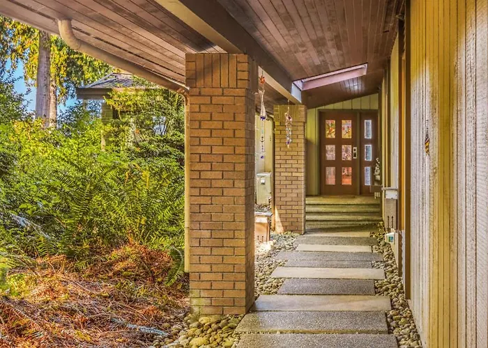 Poulsbo Waterfront Lodge With Game Room Library