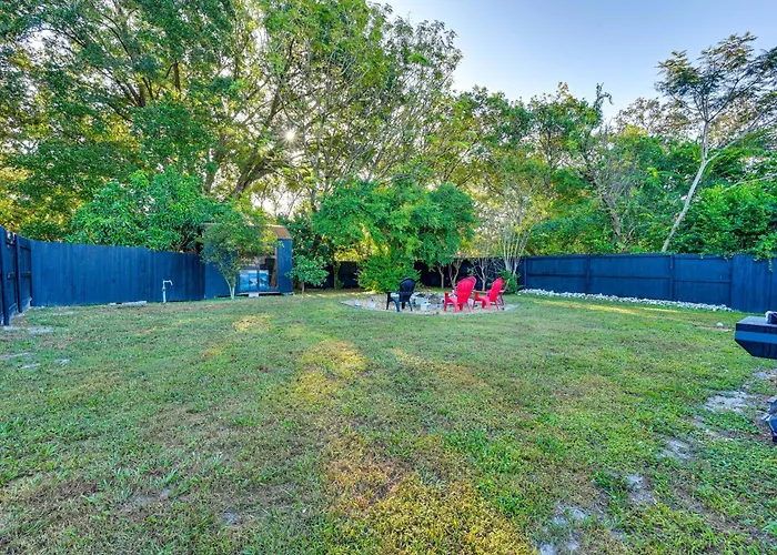 Breezy Lutz Home W/ Patio: Perfect For Long Stays